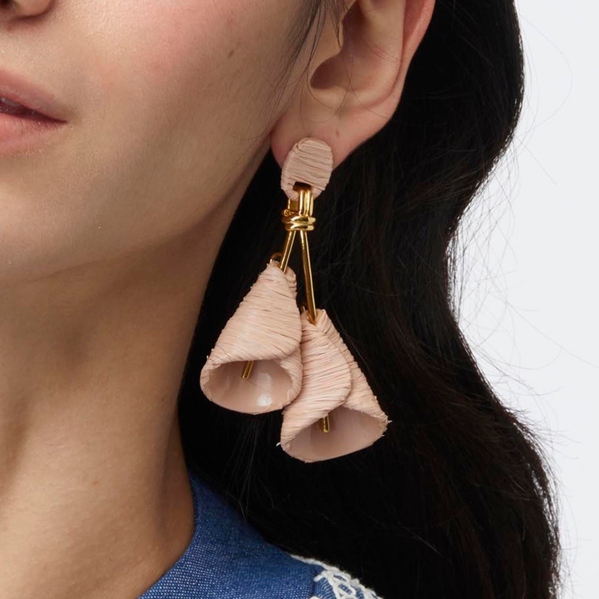 NATURAL RAFFIA CALLA LILY EARRINGS Lele Sadoughi