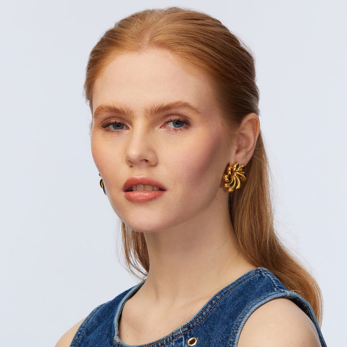 Lele Sadoughi EARRINGS GOLD PINWHEEL FLOWER BUTTON EARRINGS