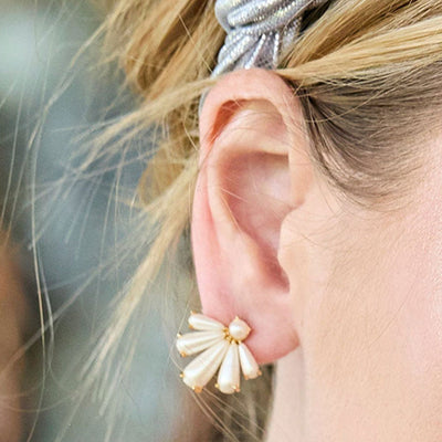Lele Sadoughi EARRINGS ONE SIZE / PEARL SCALLOPED PEARL STUD EARRINGS