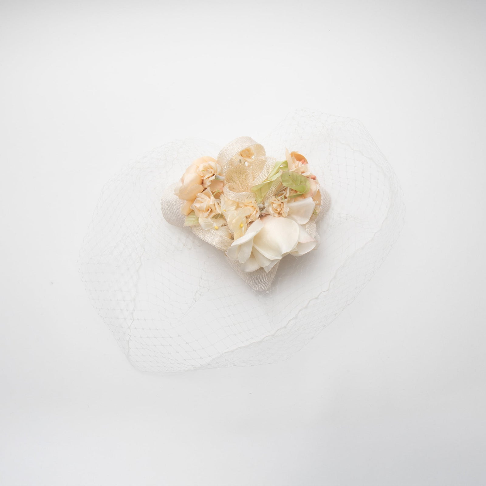 Lele Sadoughi HAIR ACCESSORIES GOLDEN IVORY FLORAL BOUQUET VEIL FASCINATOR