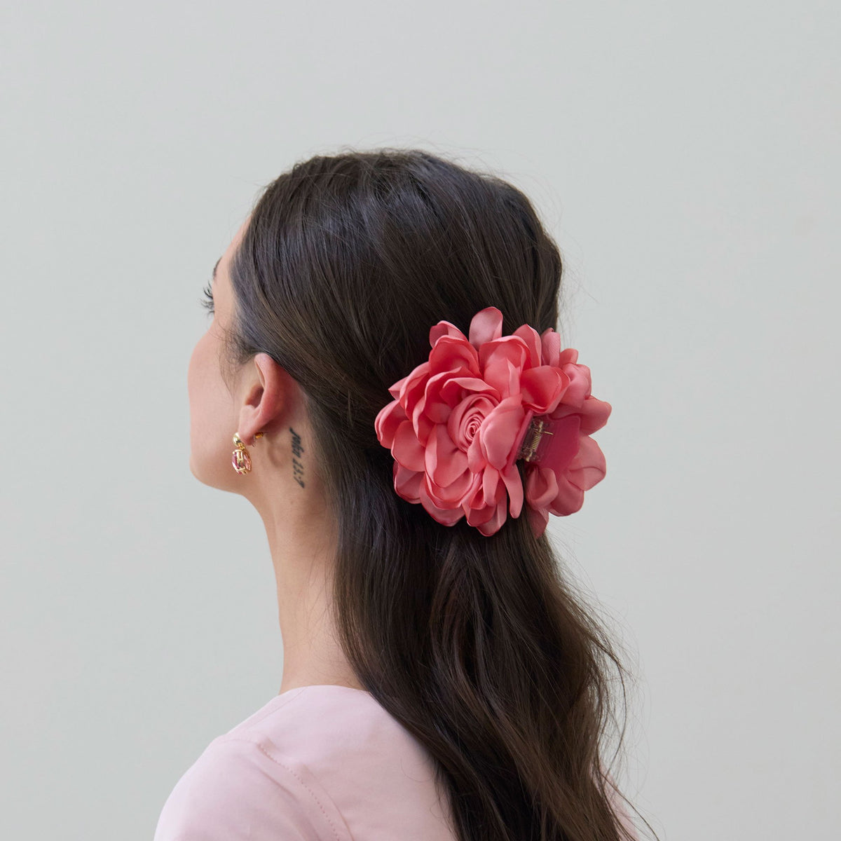 Lele Sadoughi HAIR BLUSH PEONY FLOWER CLAW CLIP