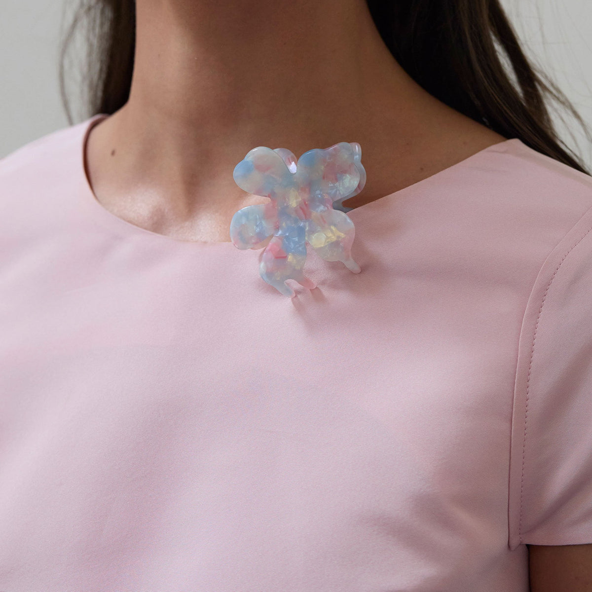 Lele Sadoughi Hair Clips MOTHER OF PEARL LILY CLAW CLIP