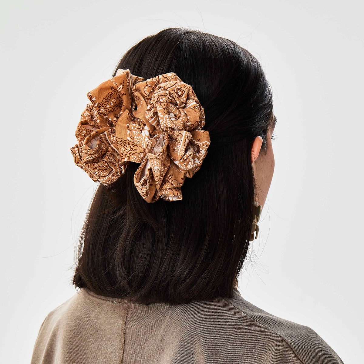 Lele Sadoughi Hair Clips SADDLE BROWN RITA BANDANA CLAW CLIP