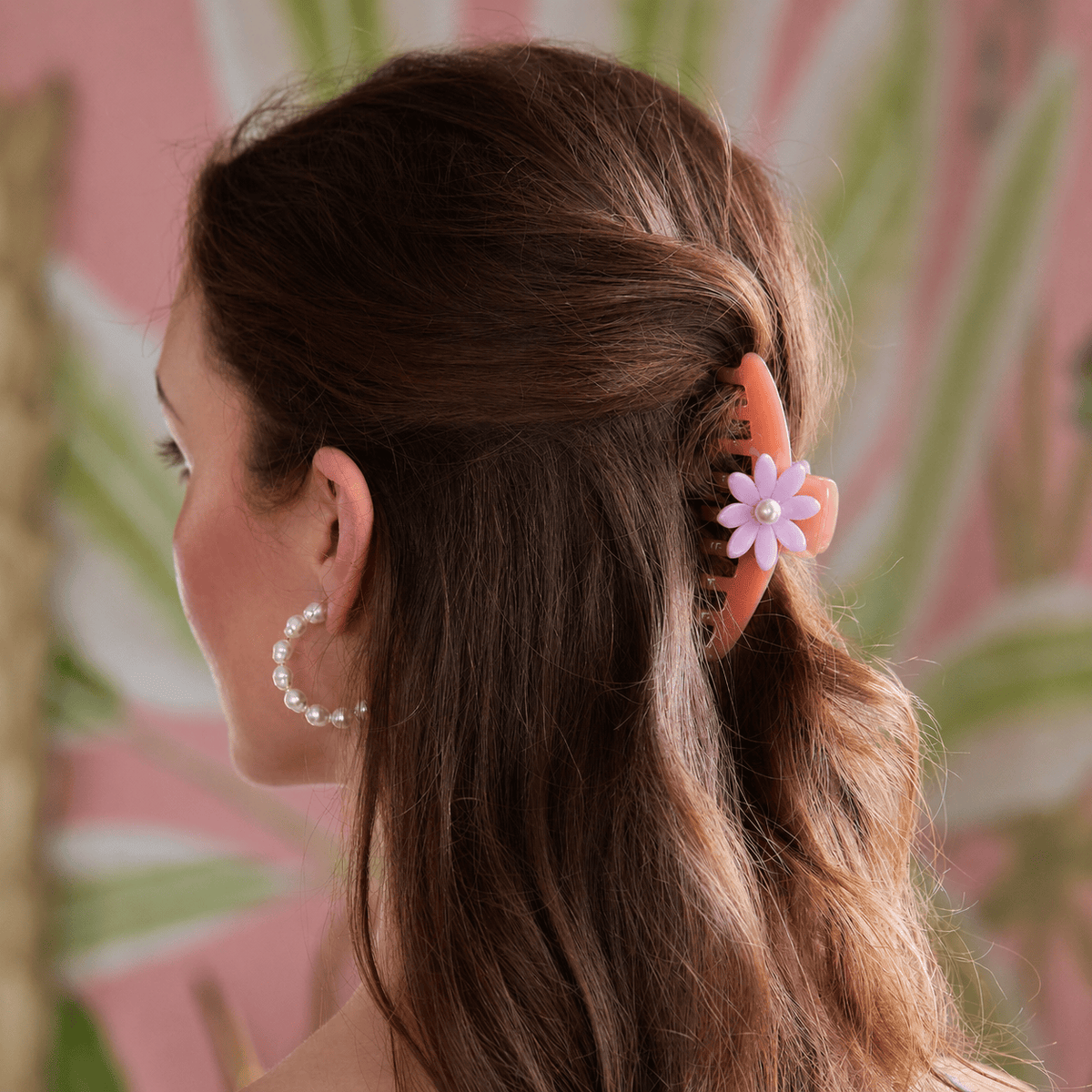 Lele Sadoughi HAIR CORAL IRIS DAISY CLAW CLIP