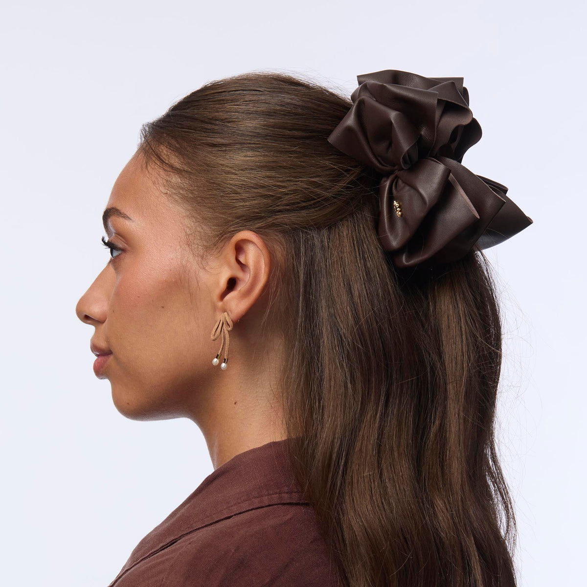 Lele Sadoughi HAIR ESPRESSO RITA LEATHER CLAW CLIP