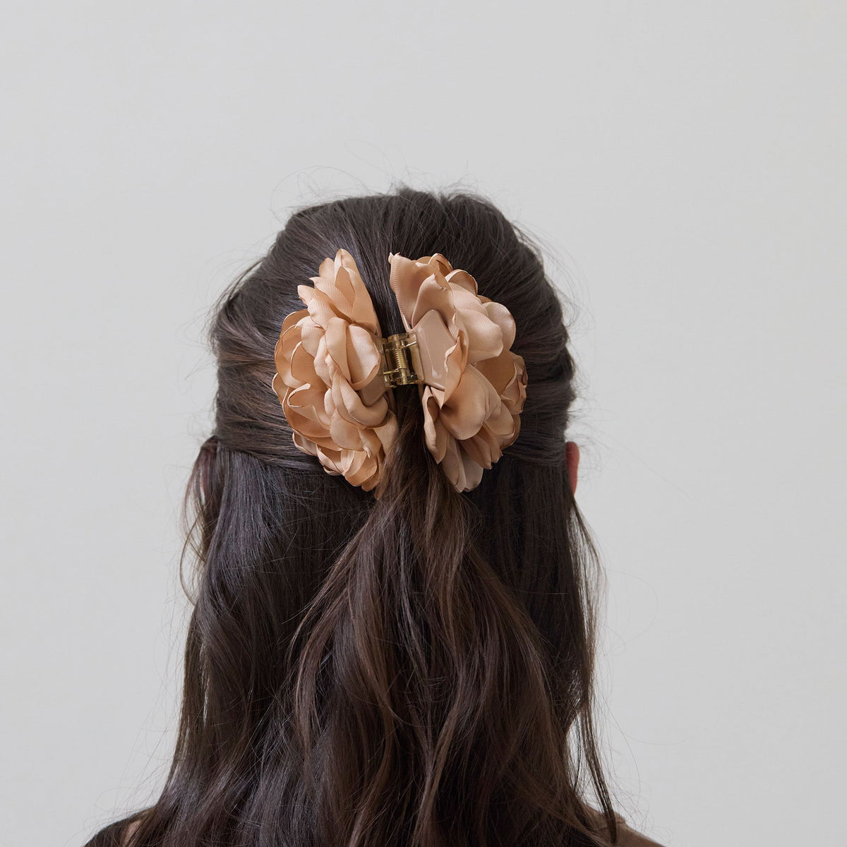 Lele Sadoughi HAIR FAWN PEONY FLOWER CLAW CLIP