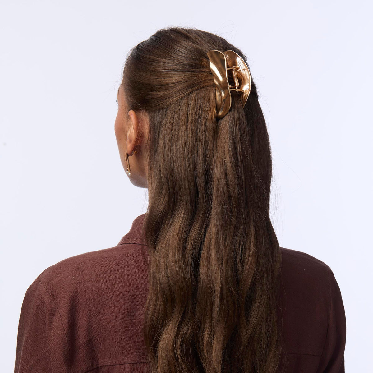 LELE SADOUGHI HAIR GOLD METAL BAROQUE CLAW CLIP