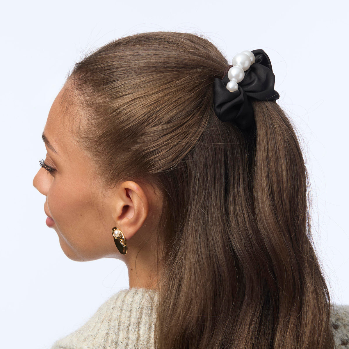 LELE SADOUGHI HAIR JET PEARL SILK SCRUNCHIE