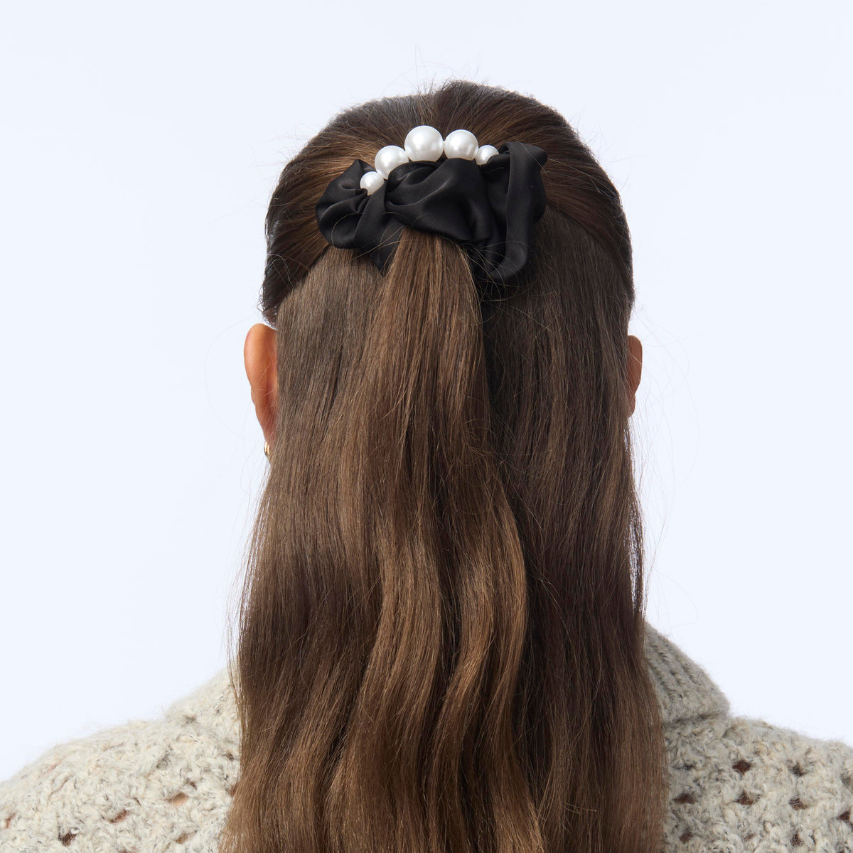 LELE SADOUGHI HAIR JET PEARL SILK SCRUNCHIE