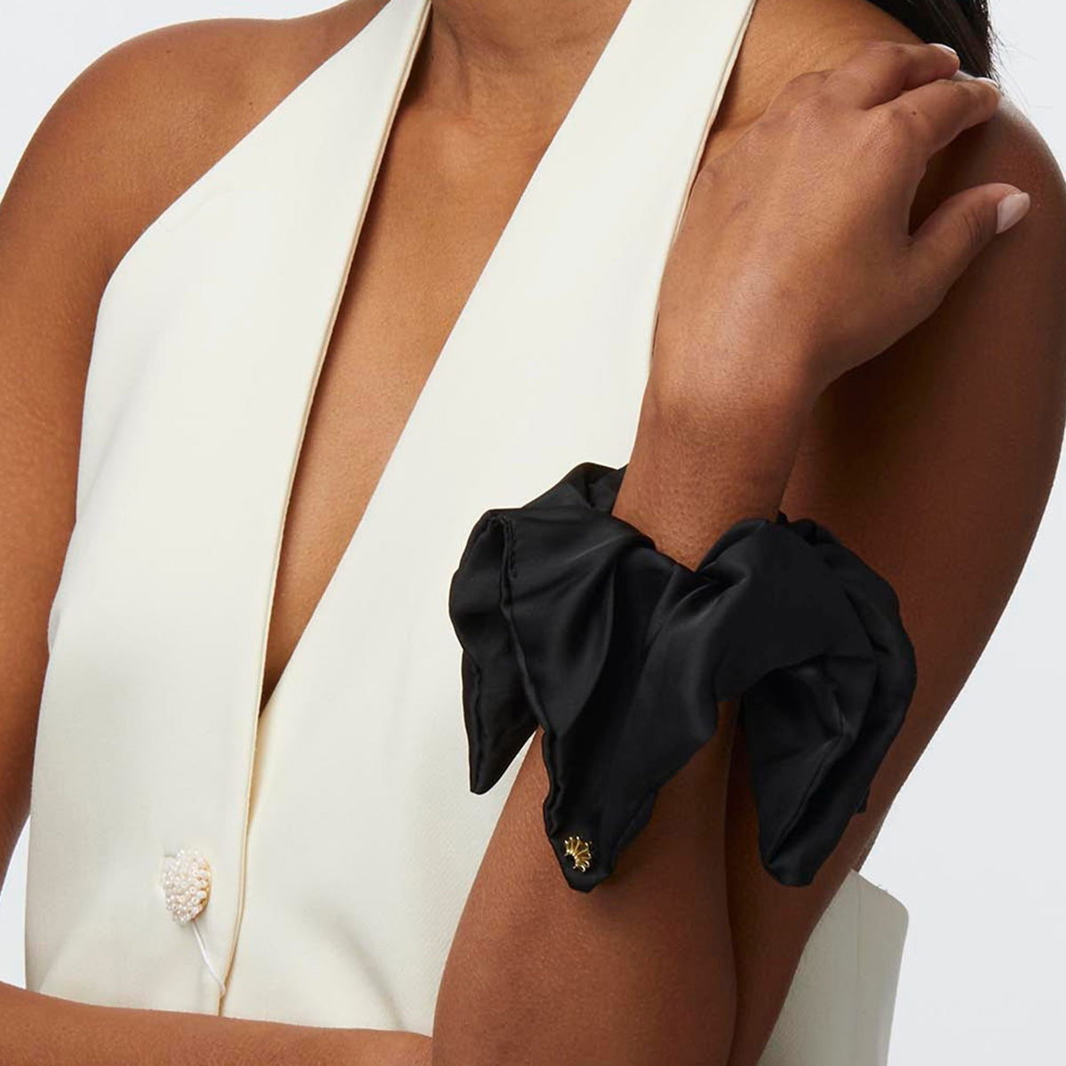 LELE SADOUGHI HAIR JET SQUARE SILK SCRUNCHIE