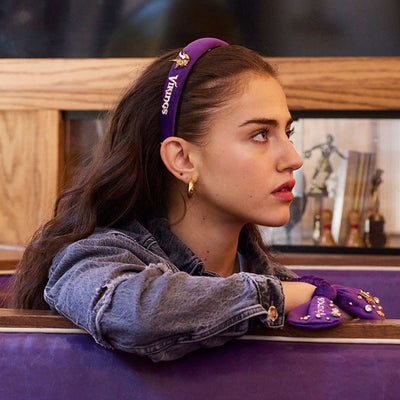 Lele Sadoughi HAIR MIINNESOTA VIKINGS LELE X NFL PURPLE BOW SCRUNCHIE