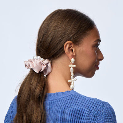LELE SADOUGHI HAIR ROSE BLUSH PEARL SILK SCRUNCHIE