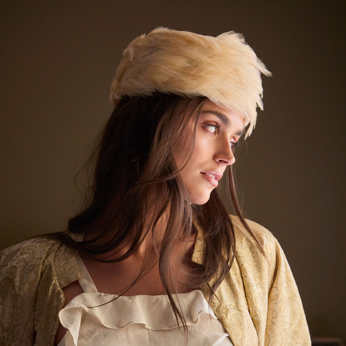 Lele Sadoughi HAT IVORY FEATHER PILLBOX HAT