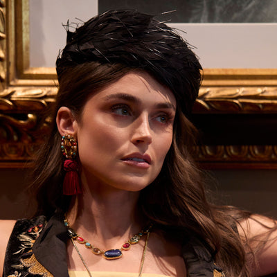 Lele Sadoughi HAT JET FEATHER PILLBOX HAT