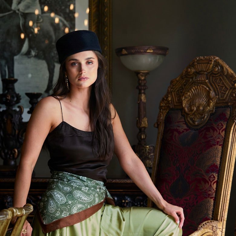 Lele Sadoughi HATS JET COLUMN PILLBOX HAT
