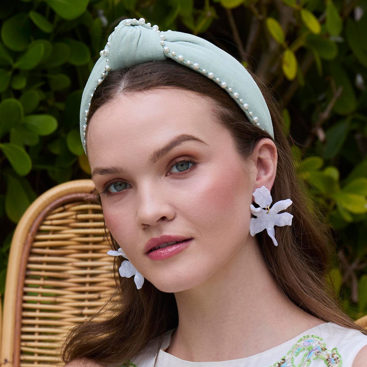 Lele Sadoughi HEADBANDS LIGHT DENIM KNOTTED PEARL EDGE HEADBAND