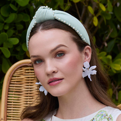 Lele Sadoughi HEADBANDS LIGHT DENIM KNOTTED PEARL EDGE HEADBAND