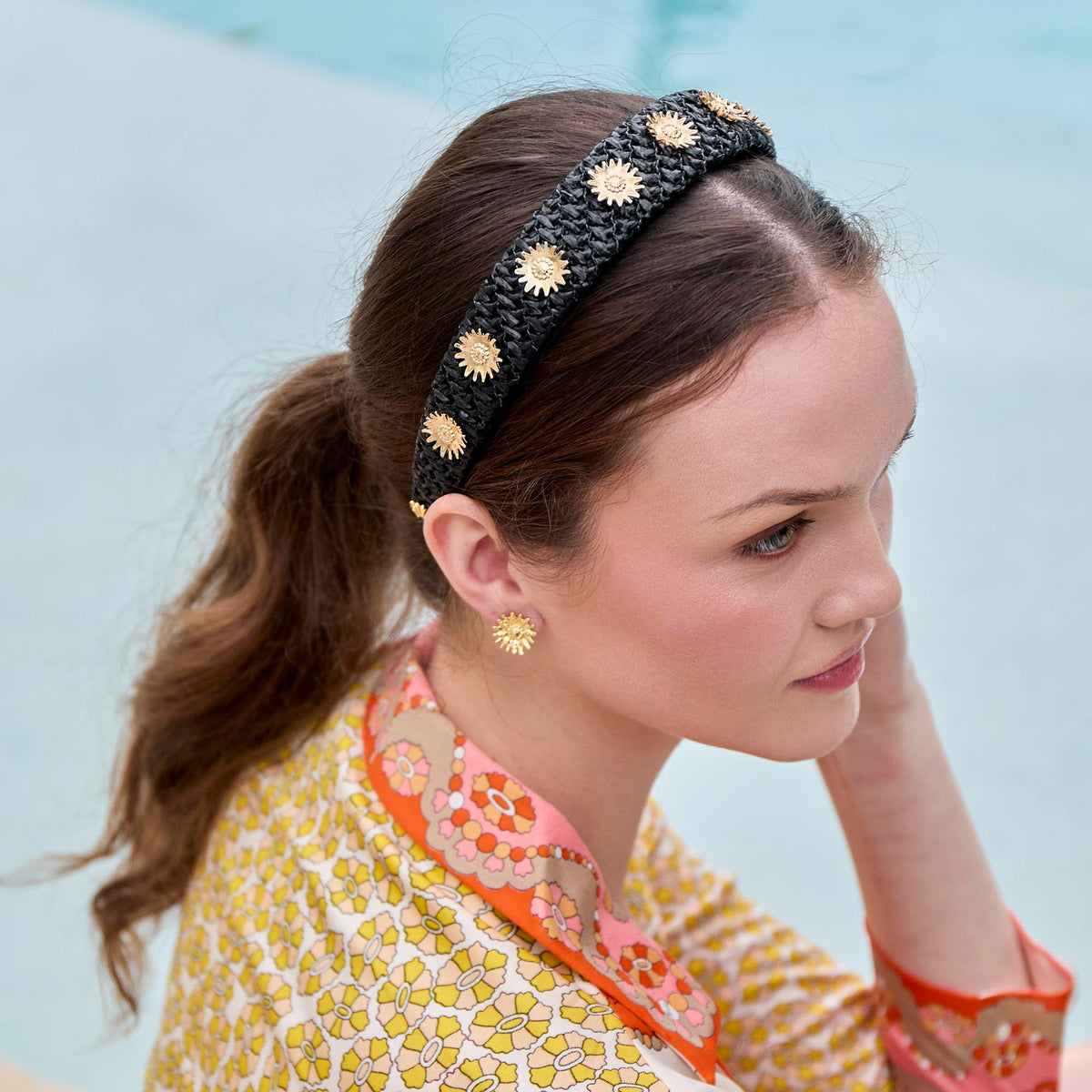 Lele Sadoughi HEADBANDS ONE SIZE JET BESSETTE SUN RAFFIA HEADBAND