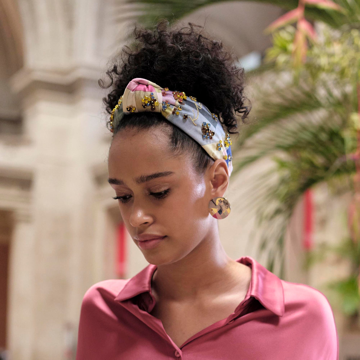 Lele Sadoughi HEADBANDS THE MET X LELE KNOTTED KLEE BLACK COLUMNS IN A LANDSCAPE EMBELLISHED HEADBAND