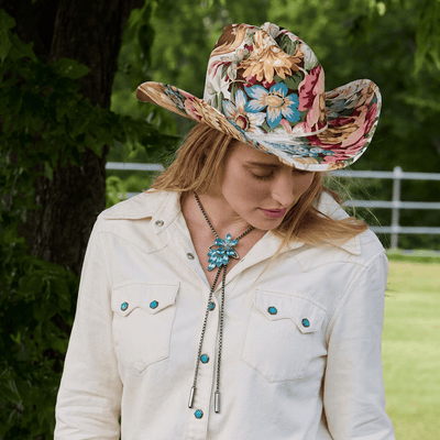 Lele Sadoughi NECKLACES CORNFLOWER CRYSTAL BLUE AGAVE BOLO
NECKLACE