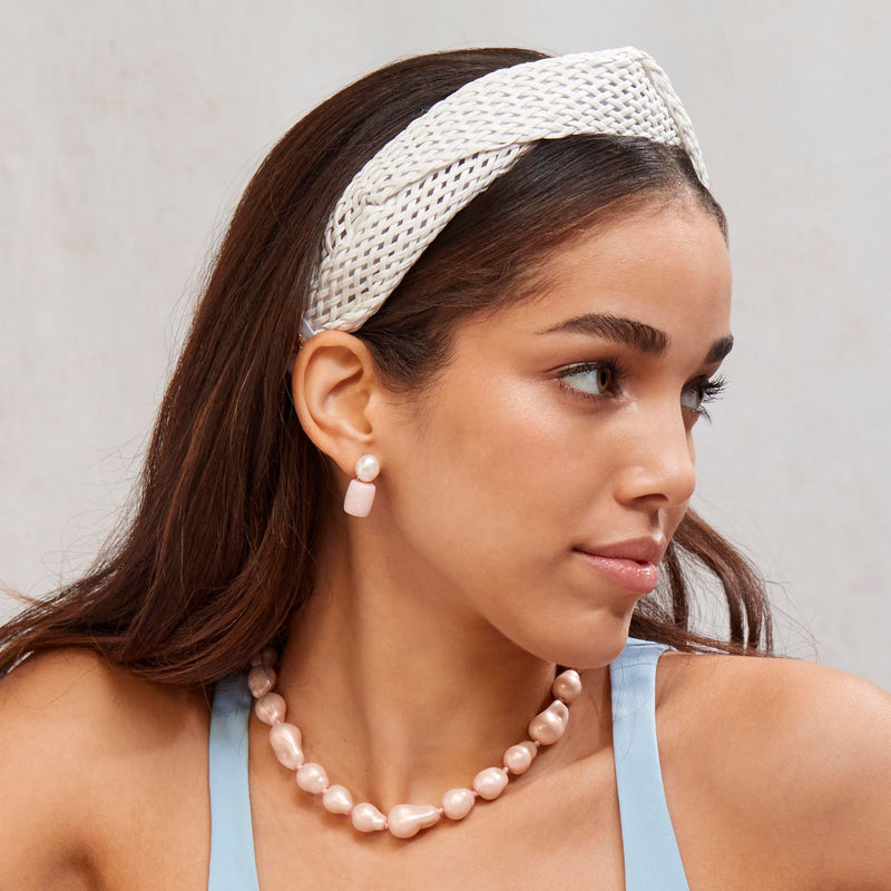 ROSÉ COLLECTOR PEARL NECKLACE