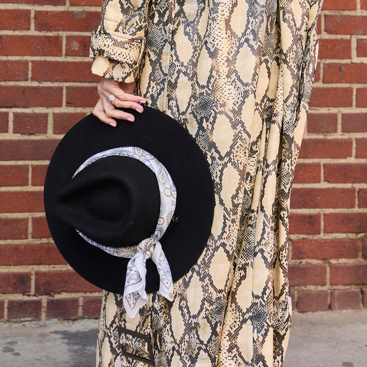Lele Sadoughi SCARVES IVORY PAISLEY SQUARE SCARF