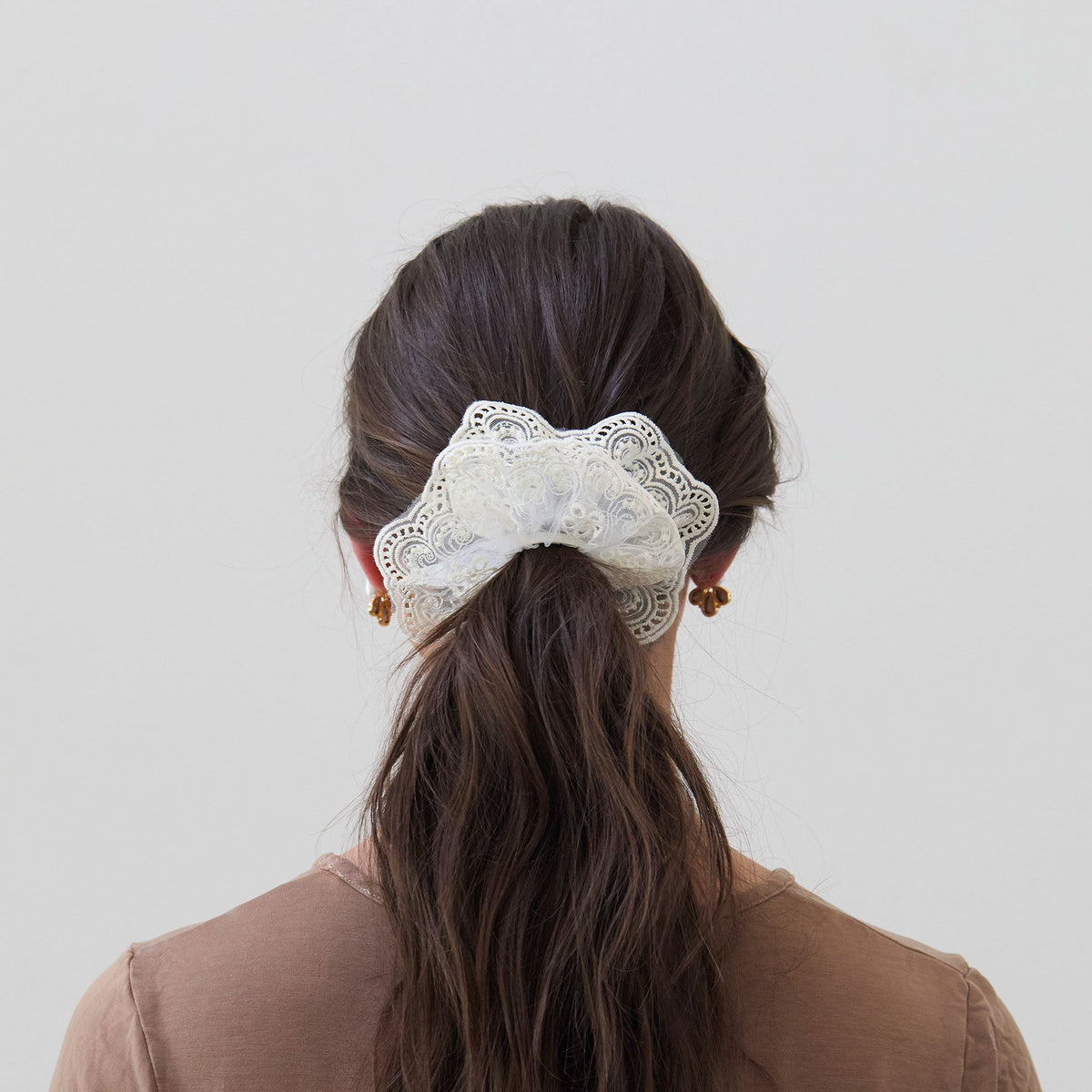 Lele Sadoughi SCRUNCHIES IVORY LACE SCRUNCHIE