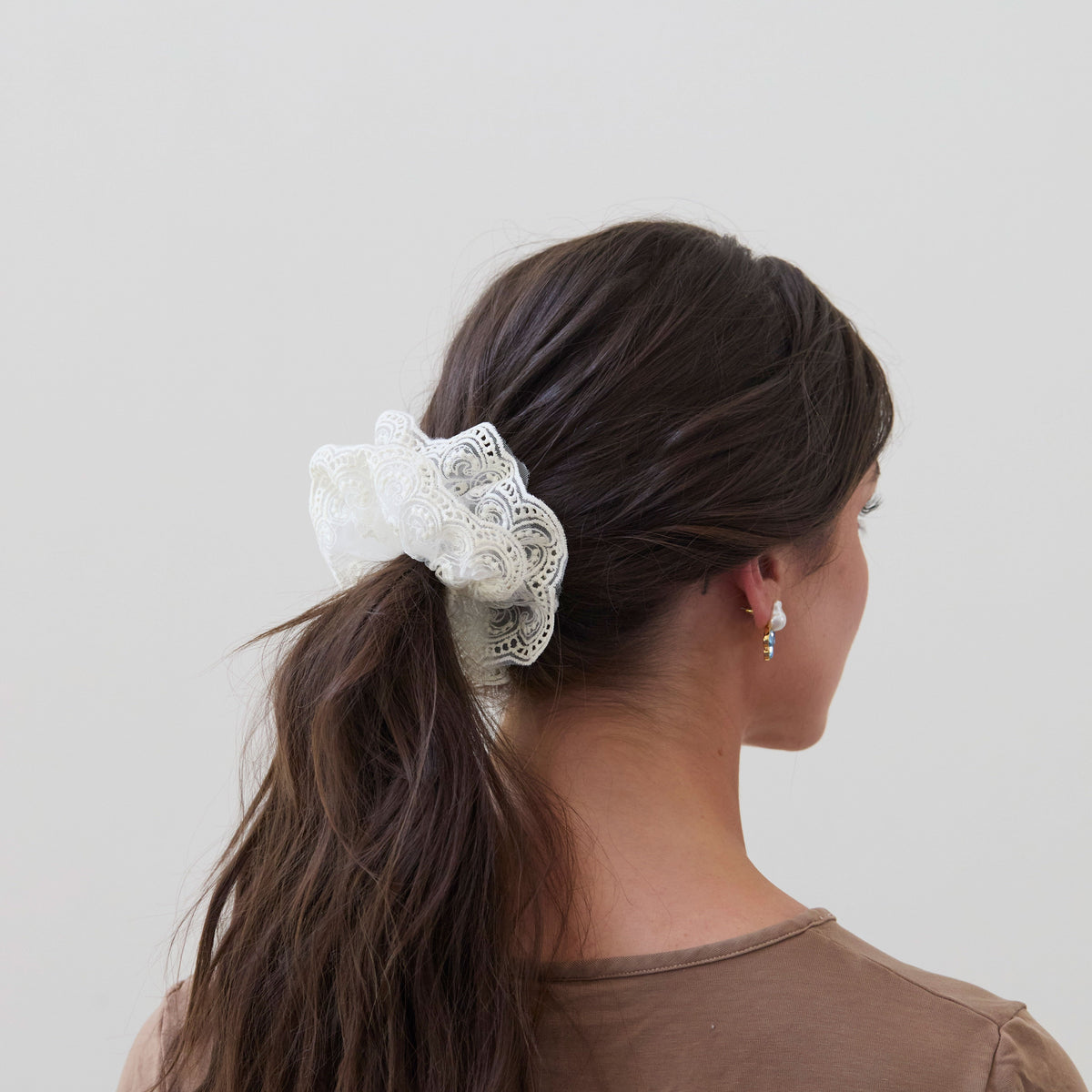 Lele Sadoughi SCRUNCHIES IVORY LACE SCRUNCHIE